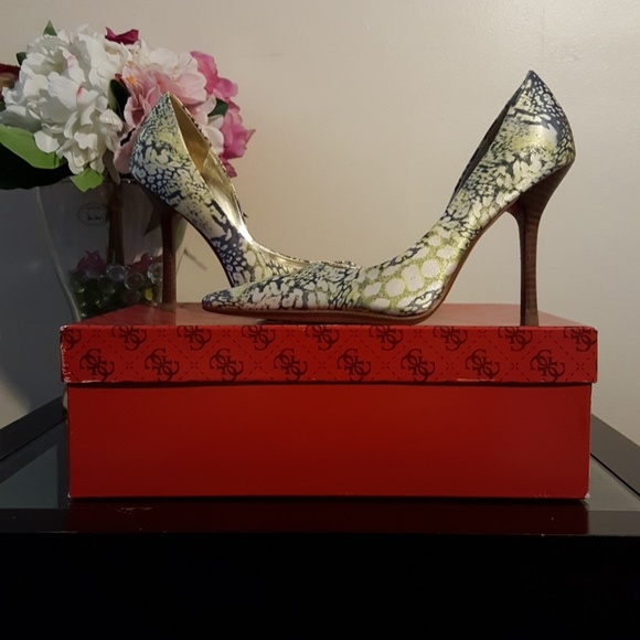 4X HOST PICK!!! Guess "Carrie" Pumps ~ BNIB ~ - Picture 2 of 5